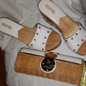 AUTHENIC MICHAEL KORS VANILLA LEATHER CLUTH & MATC